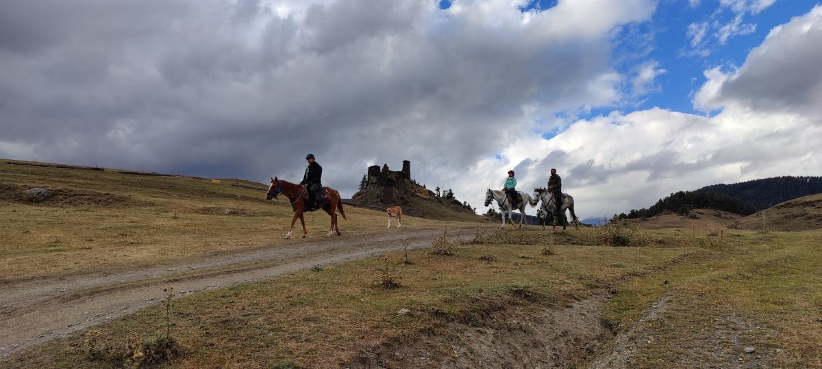    Horse riding loop to explore entire Tusheti.